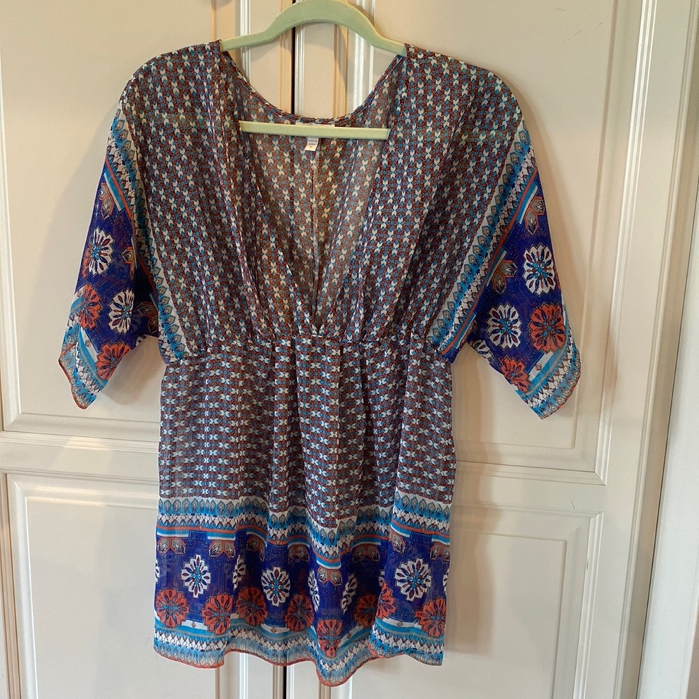 A Pea in the Pod top size medium, sheer top